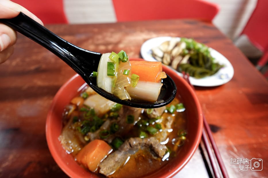 47內湖區通化老師傅牛雜湯紅燒牛肉筋麵.jpg 47內湖區通化老師傅牛雜湯紅燒牛肉筋麵.jpg