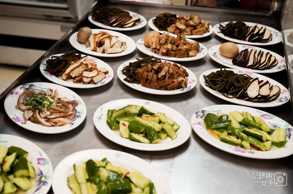 16內湖區通化老師傅牛雜湯菜單小菜豆乾滷味.jpg 16內湖區通化老師傅牛雜湯菜單小菜豆乾滷味.jpg