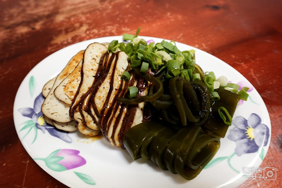 53內湖區通化老師傅牛雜湯菜單小菜豆干滷味.jpg 53內湖區通化老師傅牛雜湯菜單小菜豆干滷味.jpg