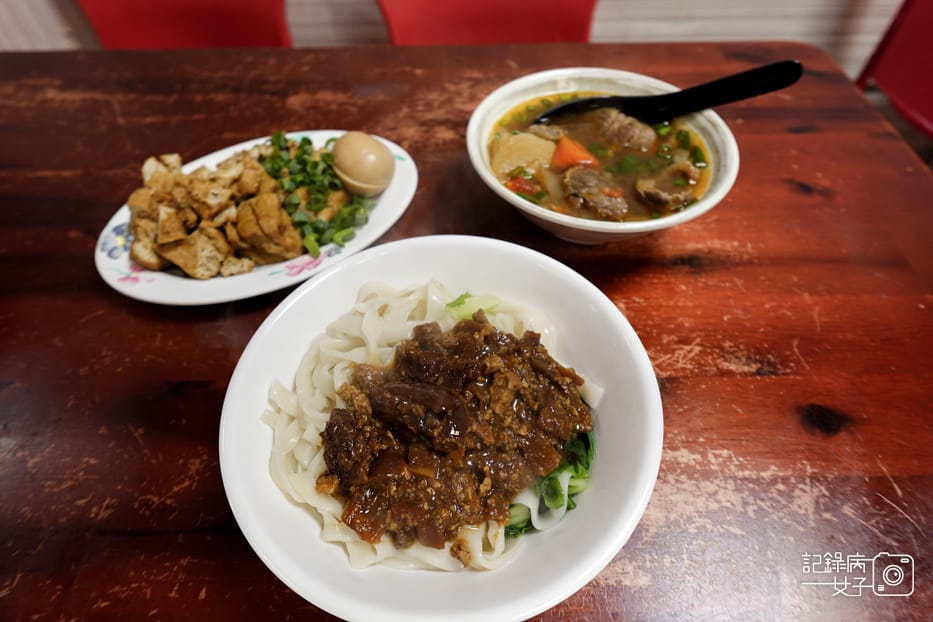 30內湖區通化老師傅牛雜湯番茄牛肉湯炸醬麵.jpg 30內湖區通化老師傅牛雜湯番茄牛肉湯炸醬麵.jpg