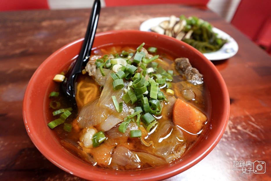 45內湖區通化老師傅牛雜湯紅燒牛肉筋麵.jpg 45內湖區通化老師傅牛雜湯紅燒牛肉筋麵.jpg