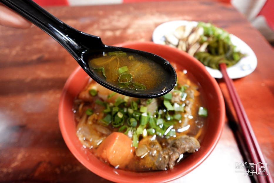 46內湖區通化老師傅牛雜湯紅燒牛肉筋麵.jpg 46內湖區通化老師傅牛雜湯紅燒牛肉筋麵.jpg