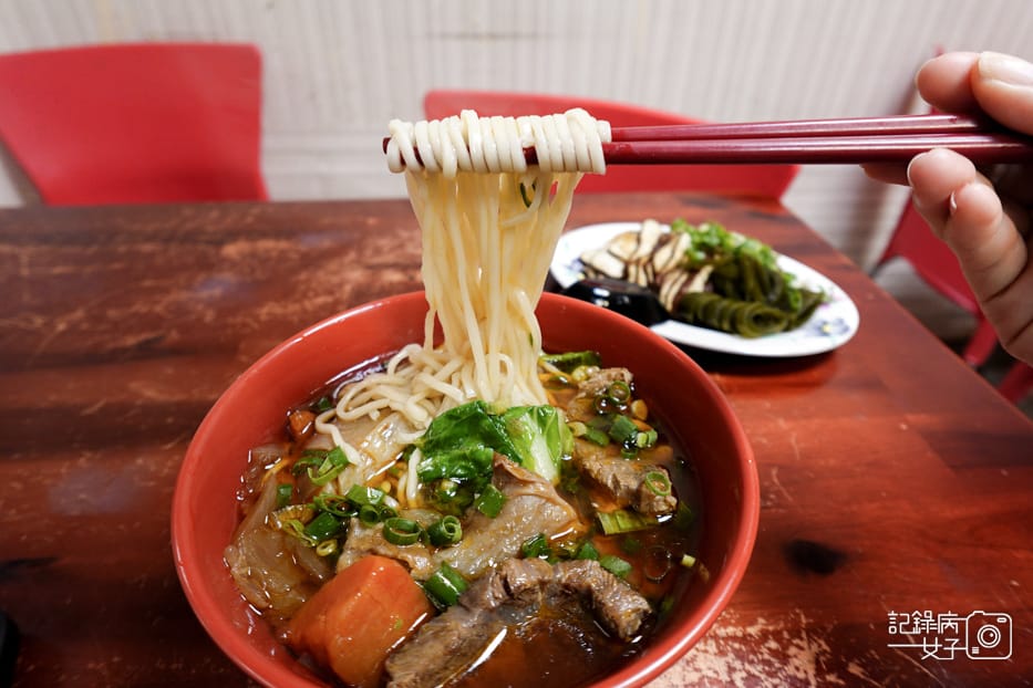 51內湖區通化老師傅牛雜湯紅燒牛肉筋麵.jpg 51內湖區通化老師傅牛雜湯紅燒牛肉筋麵.jpg