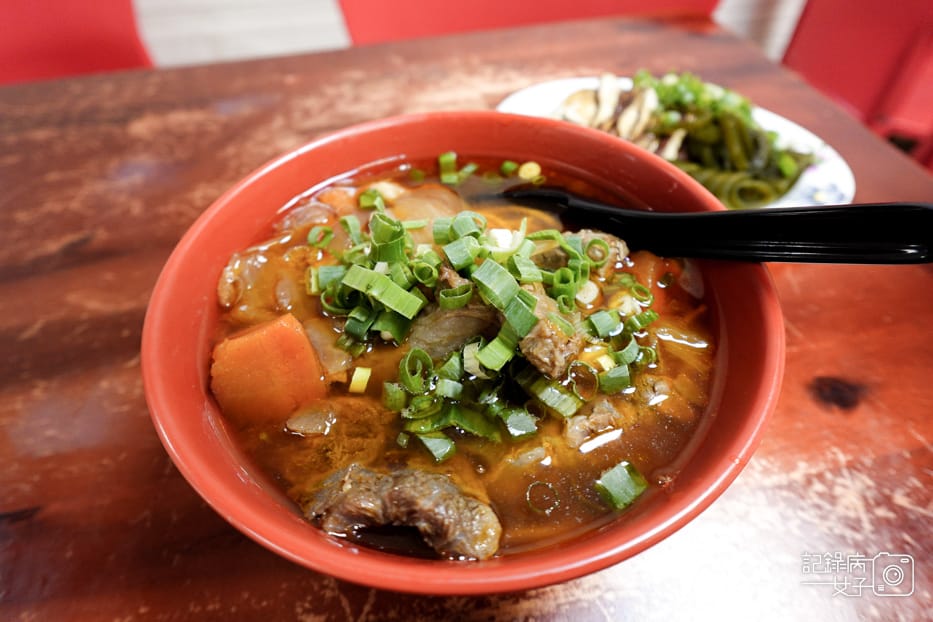 44內湖區通化老師傅牛雜湯紅燒牛肉筋麵.jpg 44內湖區通化老師傅牛雜湯紅燒牛肉筋麵.jpg