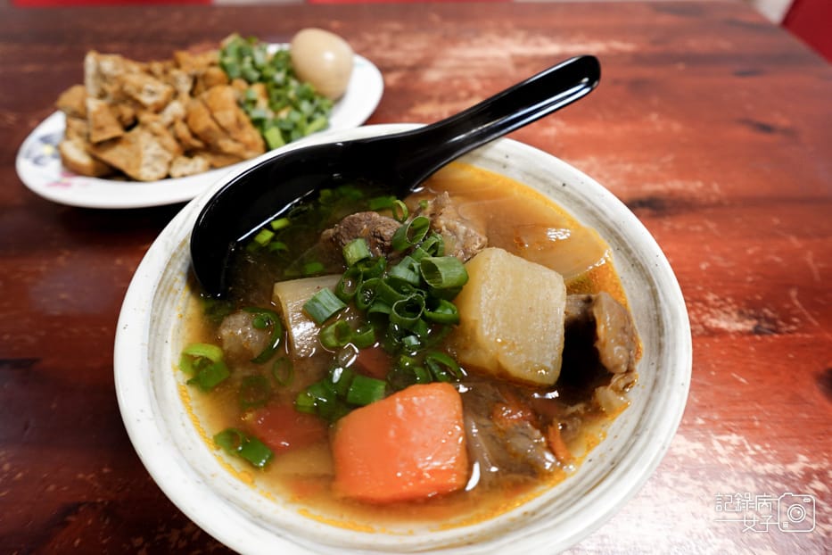 33內湖區通化老師傅牛雜湯番茄牛肉湯炸醬麵.jpg 33內湖區通化老師傅牛雜湯番茄牛肉湯炸醬麵.jpg