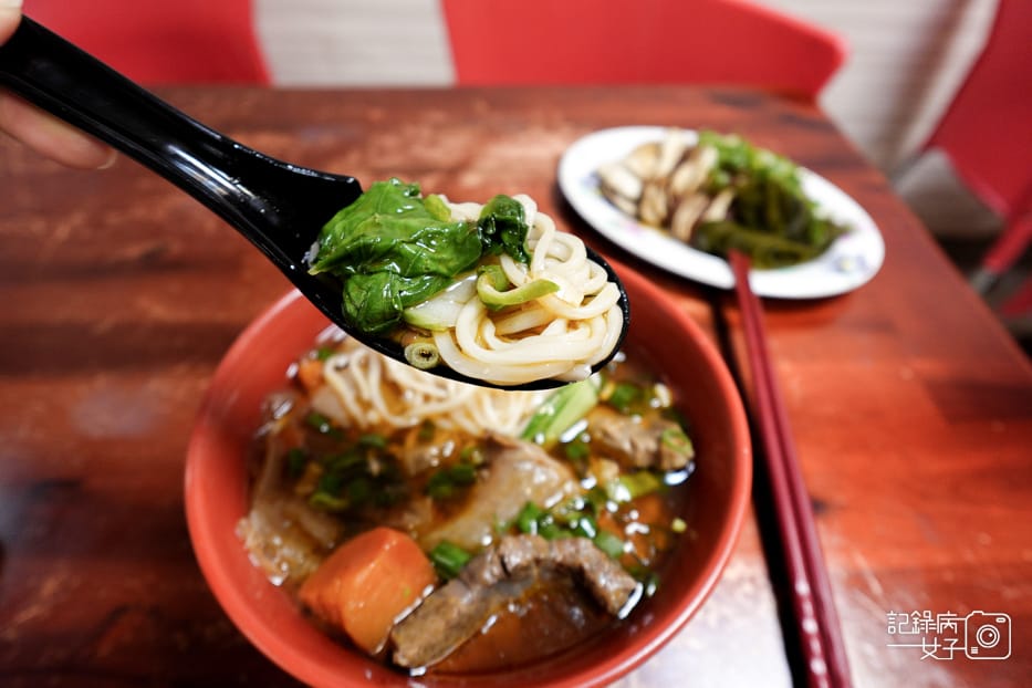 52內湖區通化老師傅牛雜湯紅燒牛肉筋麵.jpg 52內湖區通化老師傅牛雜湯紅燒牛肉筋麵.jpg