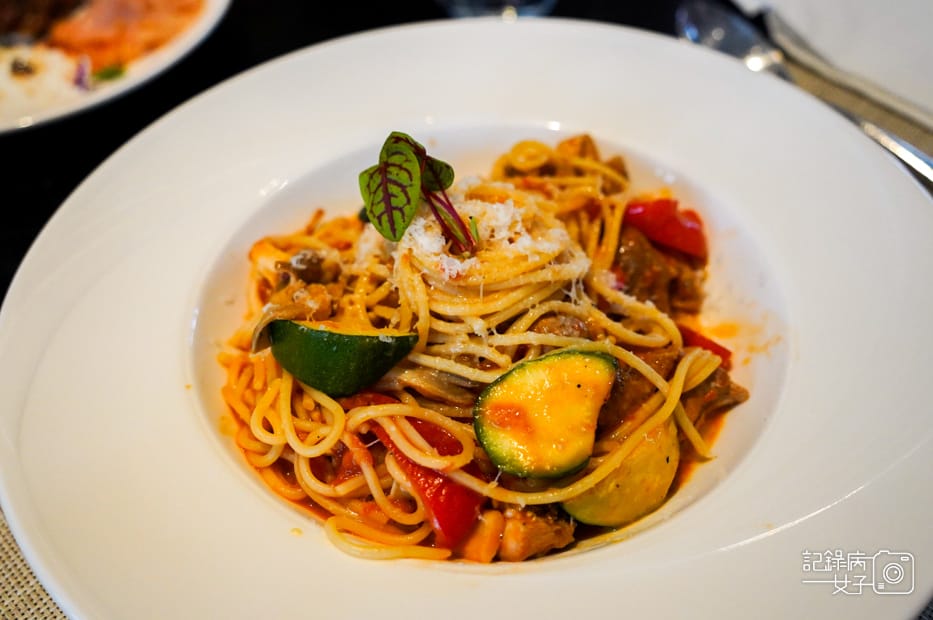 25高雄鼓山H2o飯店Ripple義法西餐廳吃到飽 香烤雞肉番茄義大利麵.jpg