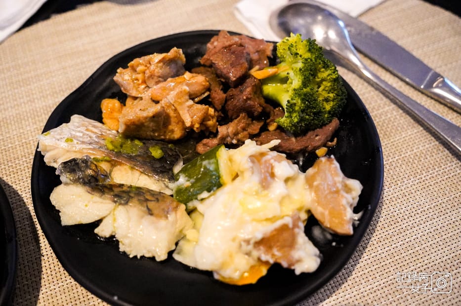 50高雄鼓山H2o飯店Ripple義法西餐廳吃到飽半自助吧吃到飽牛排龍蝦鴨胸.jpg