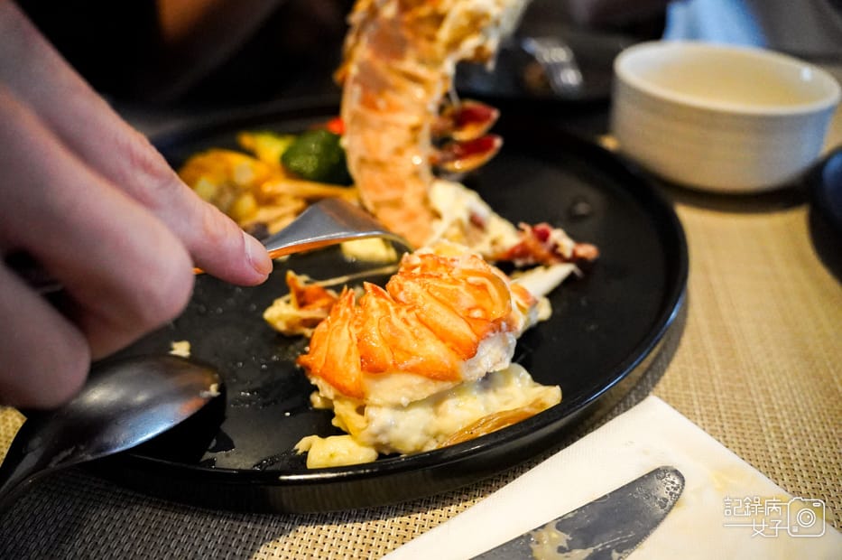 31高雄鼓山H2o飯店Ripple義法西餐廳吃到飽蒜香焗烤龍蝦.jpg