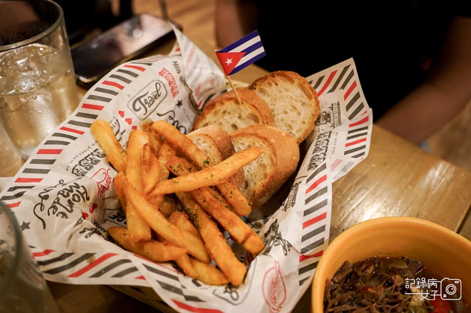 17公館這一天異國廚房古巴三明治Cubano古巴諾BBQ牛舊衣服漢堡.jpg