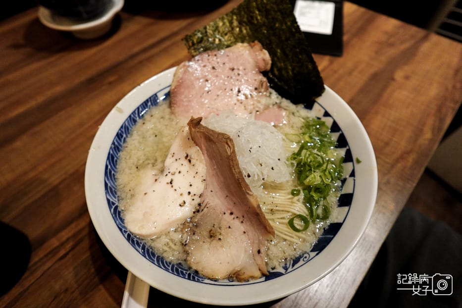 10鳳華拉麵鳳華鶏豚濃湯拉麵專門本店背脂塩味鷄清湯.jpg