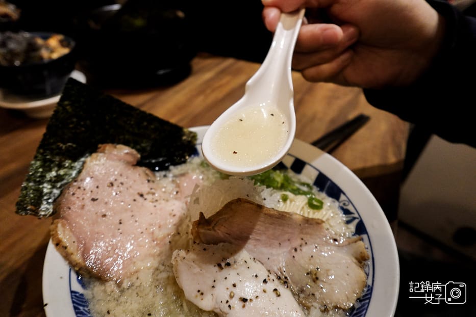 13鳳華拉麵鳳華鶏豚濃湯拉麵專門本店背脂塩味鷄清湯.jpg