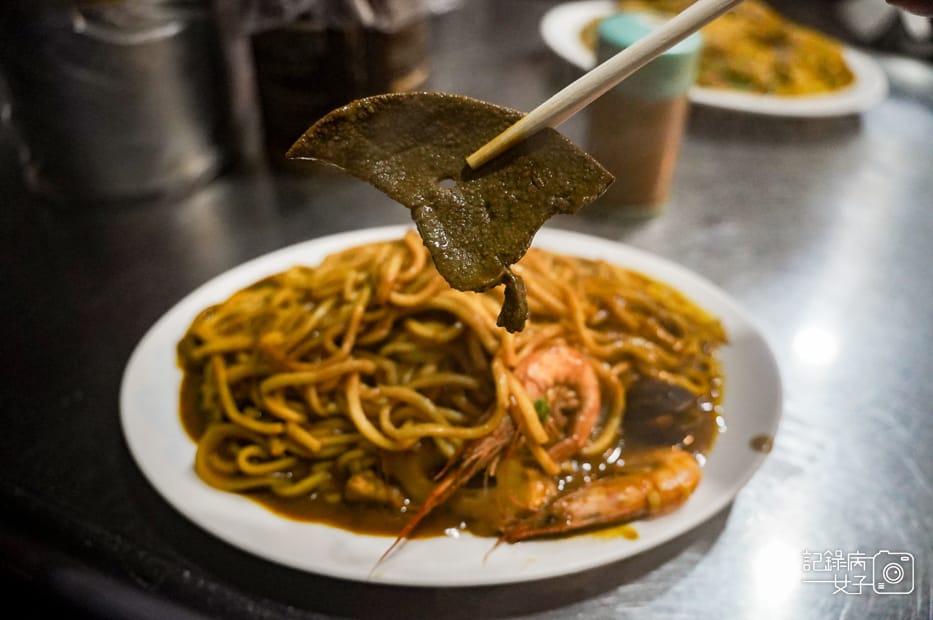 14基隆夜市阿華炒麵咖哩炒麵海鮮炒麵烏龍麵.jpg