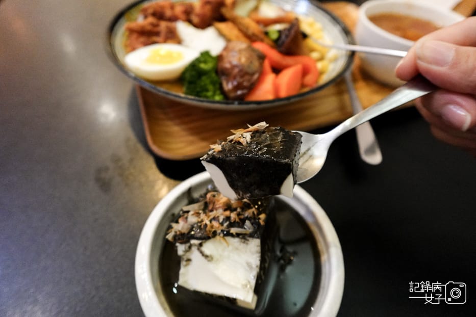 16台北車站大同羅本家咖哩黑胡麻冷豆腐.jpg