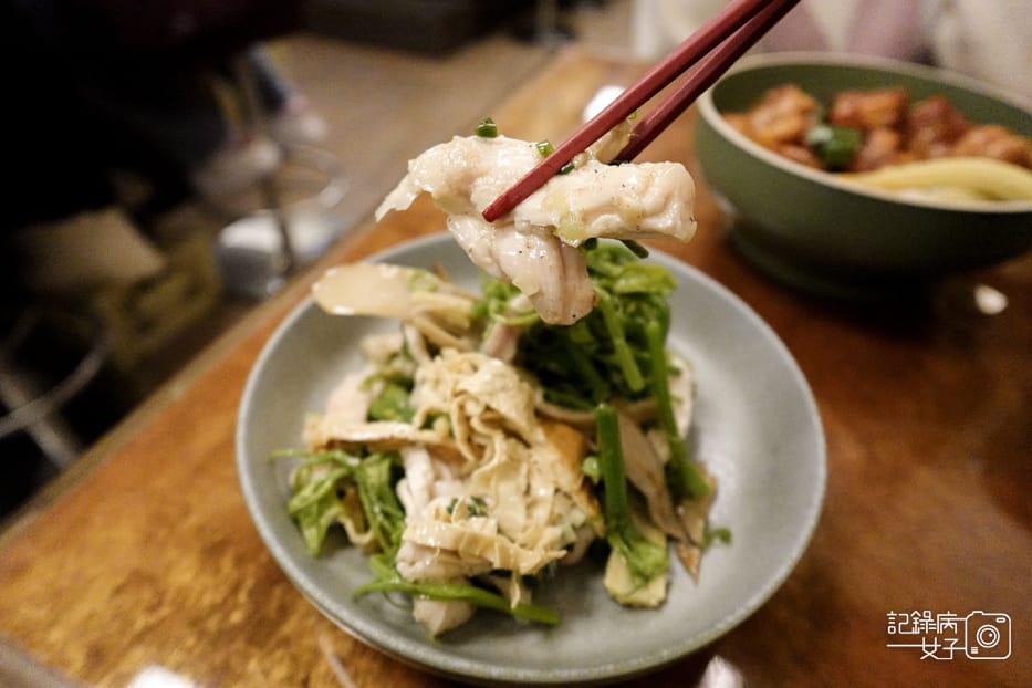 15台北善導寺金晶雞GINGIN CHICKEN鹹水雞龍鬚菜沙拉.jpg