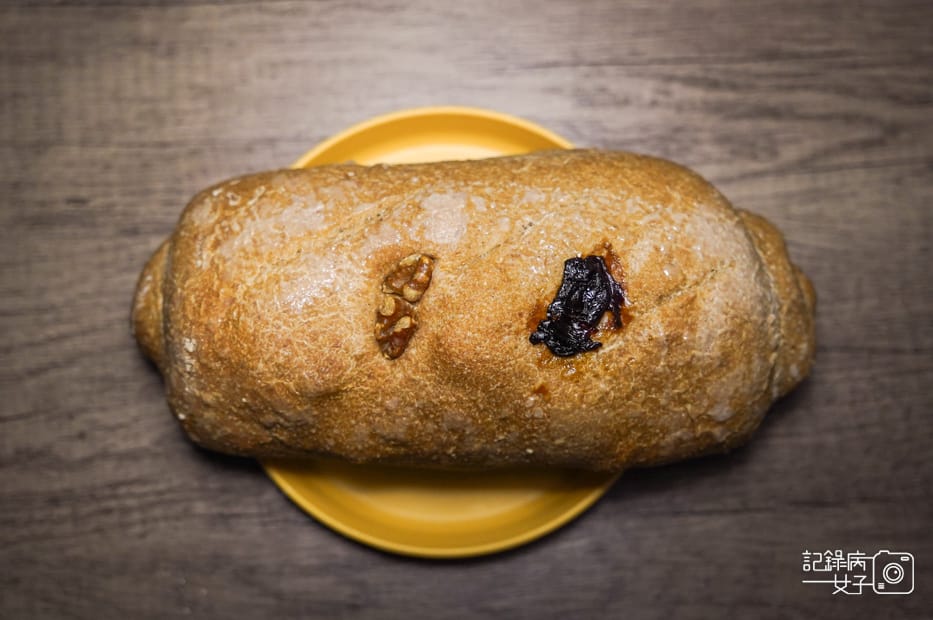 24大約翰全麥烘焙麵包開箱桂圓核桃100%全麥麵包熱量.jpg