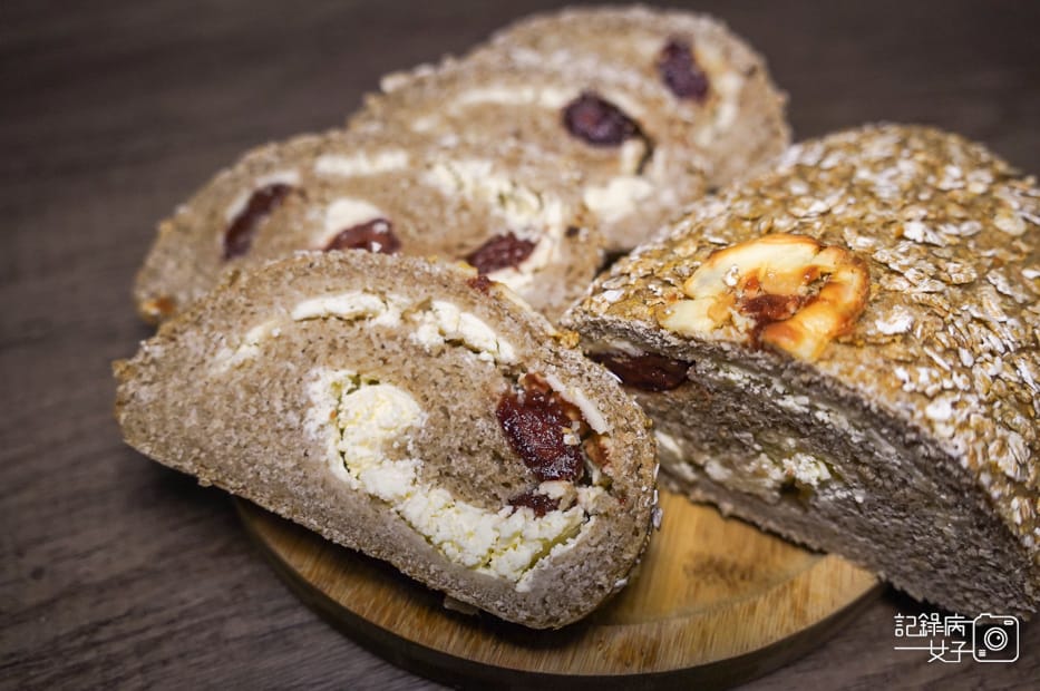 17大約翰全麥烘焙麵包開箱季節限定優格草莓黃金黑麥麵包熱量.jpg