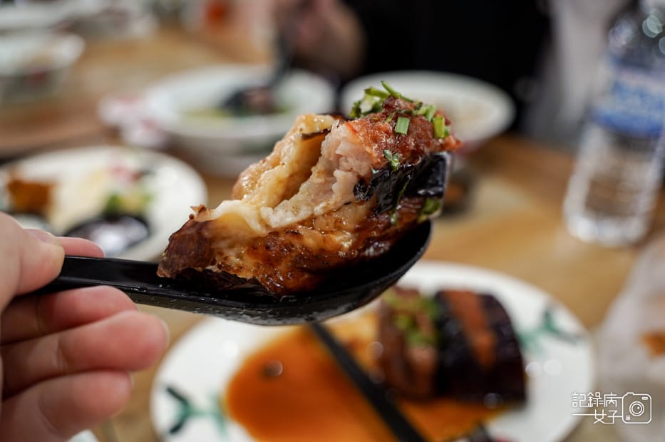 27馬來西亞沙巴Kedai Kopi Jia Siang家香生肉面干撈面炒粿條炸茄子.jpg