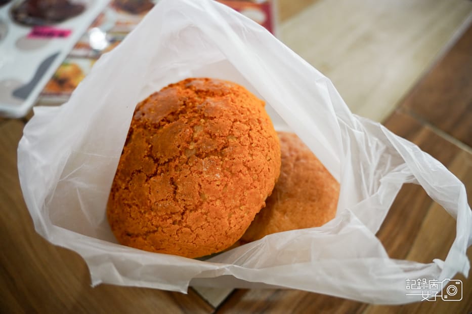 8馬來西亞沙巴33麵包茶室Kedai Kopi 33叉燒包菠蘿麵包.jpg