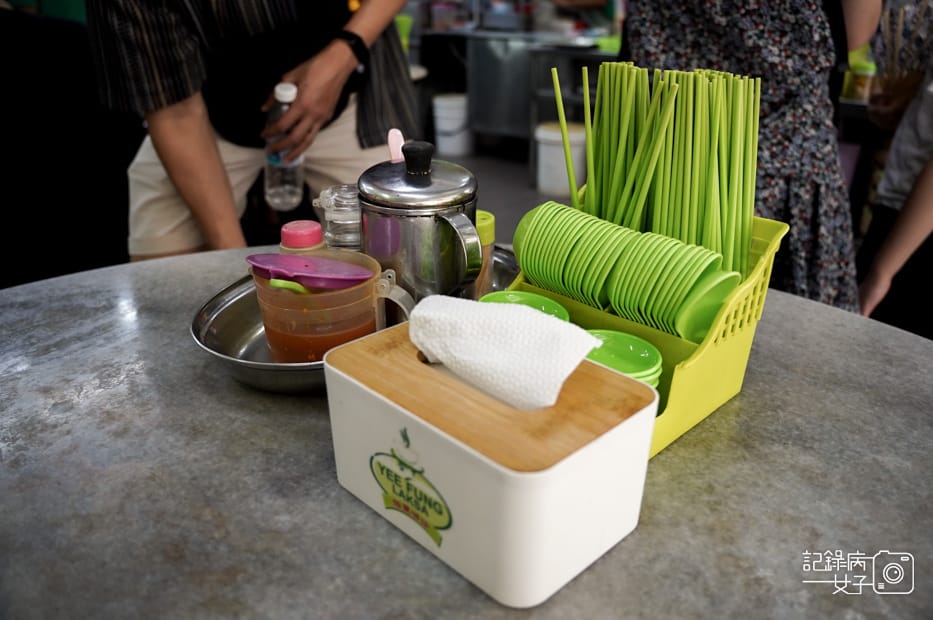 10沙巴Yee Fung怡豐茶室叻沙王干撈面加央面包咖椰吐司.jpg 10沙巴Yee Fung怡豐茶室叻沙王干撈面加央面包咖椰吐司.jpg