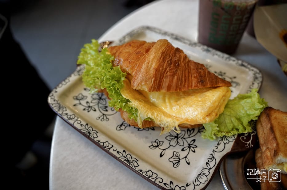 20源茶室Guan%5Cs Kopitiam火腿雞蛋起司可頌Egg Ham Cheese.jpg
