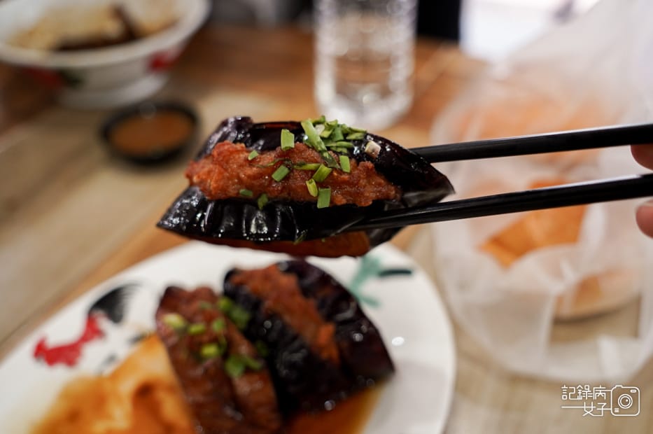 26馬來西亞沙巴Kedai Kopi Jia Siang家香生肉面干撈面炒粿條炸茄子.jpg