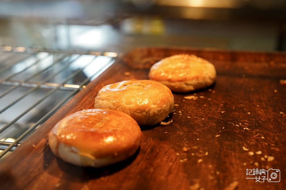 7馬來西亞沙巴33麵包茶室Kedai Kopi 33叉燒包菠蘿麵包.jpg