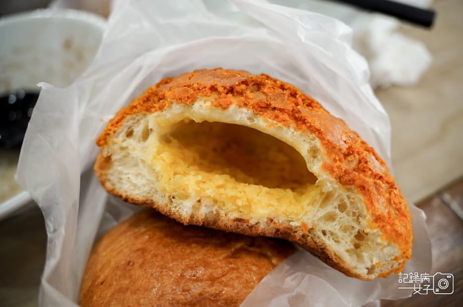 10馬來西亞沙巴33麵包茶室Kedai Kopi 33叉燒包菠蘿麵包.jpg