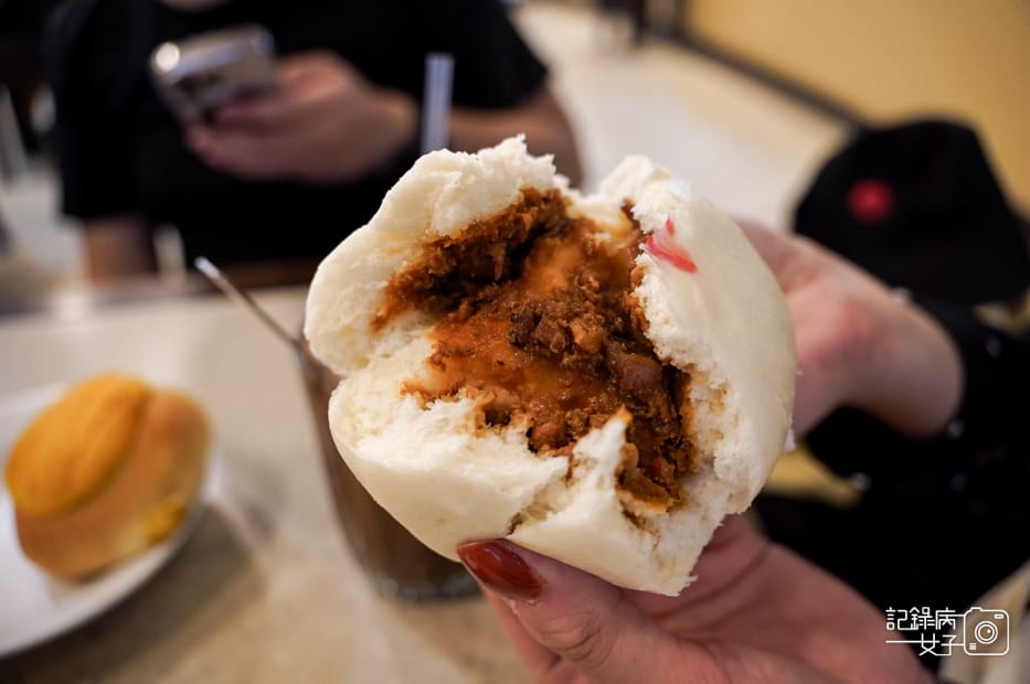 21亞庇瓊萬興肉包Keng Wan Hing菠蘿包叉燒包咖哩餃.jpg