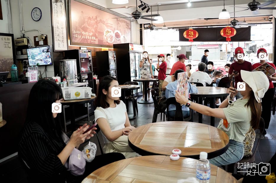 3馬來西亞沙巴Kedai Kopi Jia Siang家香生肉面干撈面炒粿條炸茄子.jpg