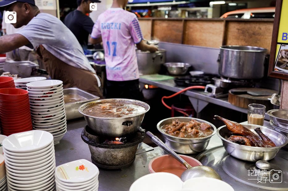 5新記肉骨茶藥膳干鍋砂鍋肉骨茶椰子布丁燜鳳爪榴槤霜淇淋.jpg 5新記肉骨茶藥膳干鍋砂鍋肉骨茶椰子布丁燜鳳爪榴槤霜淇淋.jpg