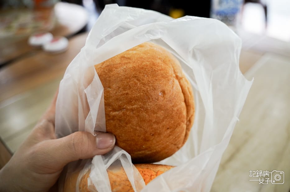 11馬來西亞沙巴33麵包茶室Kedai Kopi 33叉燒包菠蘿麵包.jpg