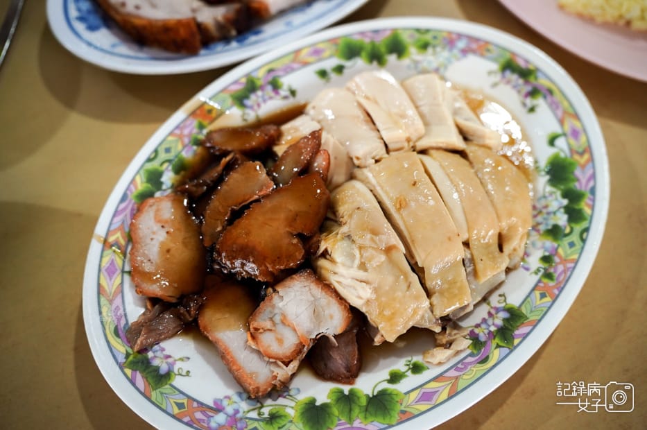 17馬來西亞沙巴味雅海南雞飯叉燒雞飯脆皮燒肉涼粉奶.jpg