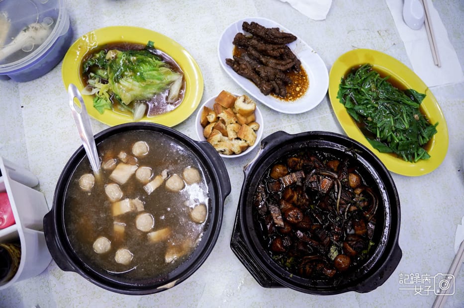 14新記肉骨茶藥膳干鍋砂鍋肉骨茶椰子布丁燜鳳爪榴槤霜淇淋.jpg 14新記肉骨茶藥膳干鍋砂鍋肉骨茶椰子布丁燜鳳爪榴槤霜淇淋.jpg