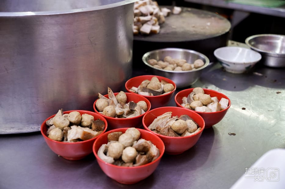 6新記肉骨茶藥膳干鍋砂鍋肉骨茶椰子布丁燜鳳爪榴槤霜淇淋.jpg 6新記肉骨茶藥膳干鍋砂鍋肉骨茶椰子布丁燜鳳爪榴槤霜淇淋.jpg