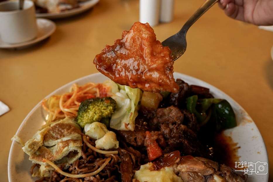 37沙巴神山Mount Kinabalu京那巴魯山山屋buffet吃到飽RESTAURANT LABAN RATAP.jpg