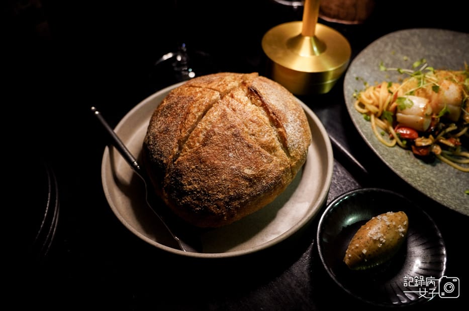 18台北大安Potions Magic Bar魔藥學餐酒館哈利波特霍格華前菜裸麥麵包.jpg