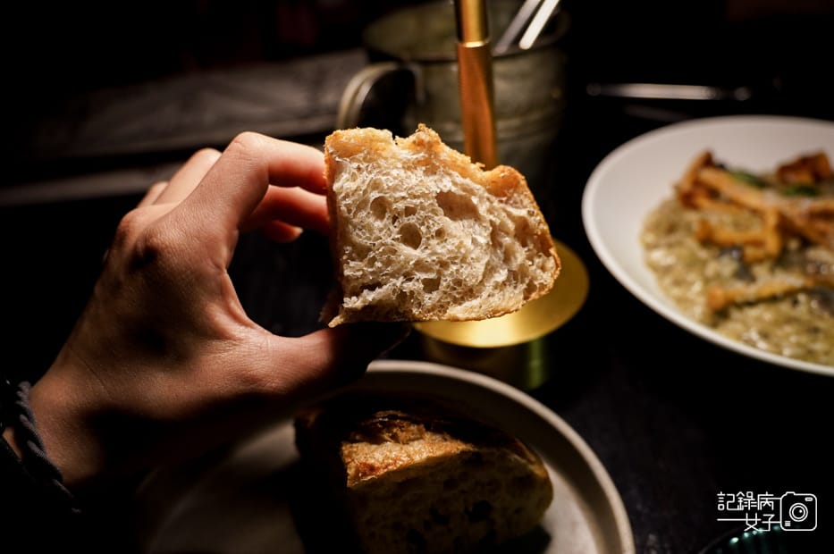 21台北大安Potions Magic Bar魔藥學餐酒館哈利波特霍格華前菜裸麥麵包.jpg