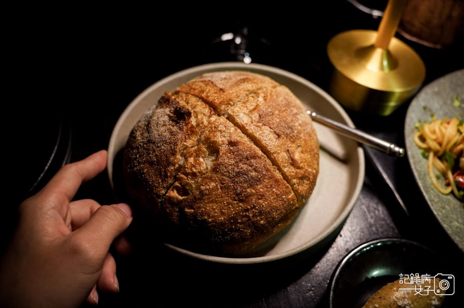 19台北大安Potions Magic Bar魔藥學餐酒館哈利波特霍格華前菜裸麥麵包.jpg