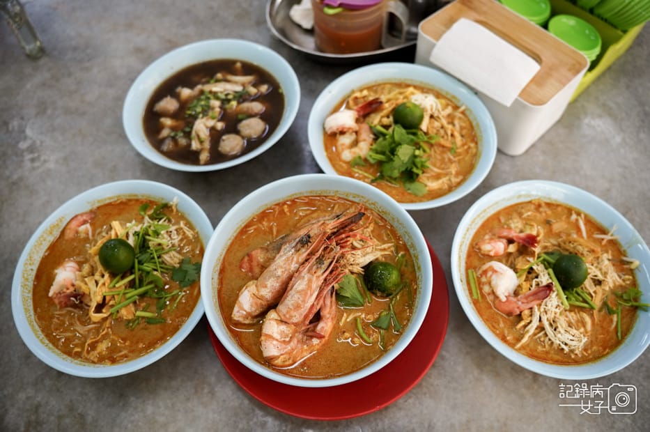 14沙巴Yee Fung怡豐茶室叻沙王干撈面加央面包咖椰吐司.jpg