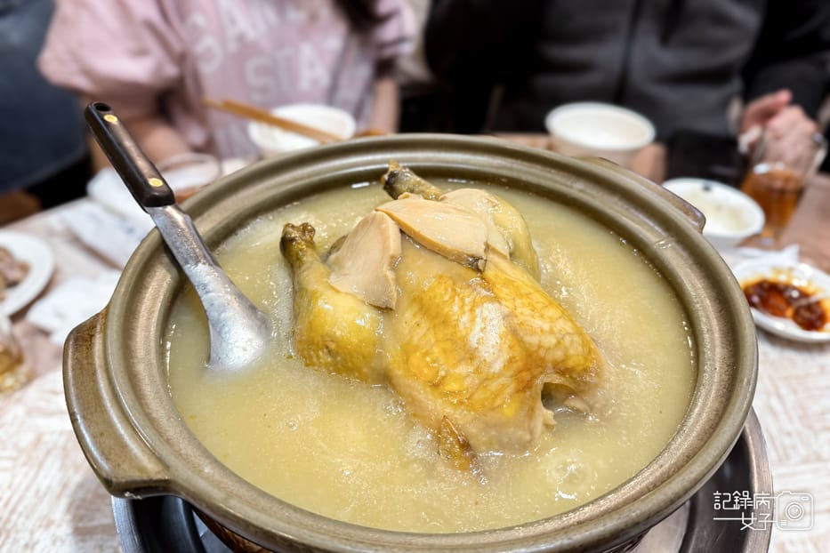 42台北米其林明福台菜海產招牌推薦預定濃稠鮑魚糯米雞湯.jpg