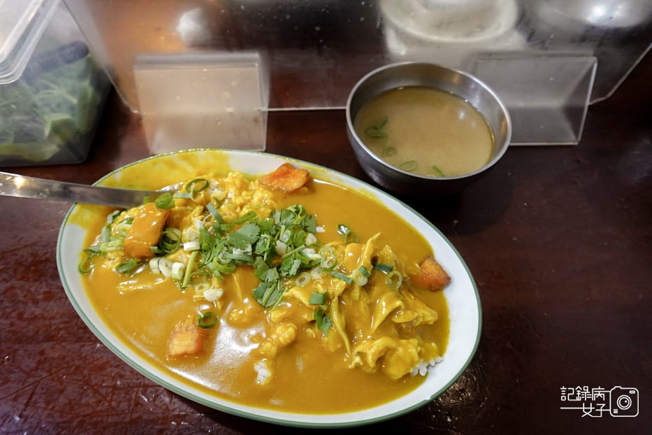 30武昌市場越南河內河粉招牌生牛肉河粉越式咖哩雞飯.jpg 30武昌市場越南河內河粉招牌生牛肉河粉越式咖哩雞飯.jpg