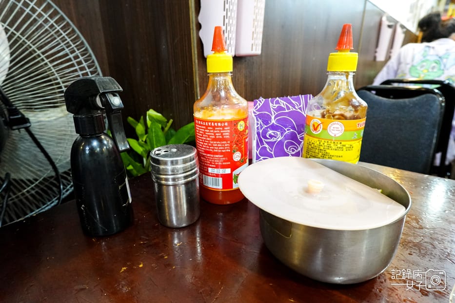 16武昌市場越南河內河粉招牌生牛肉河粉越式咖哩雞飯.jpg 16武昌市場越南河內河粉招牌生牛肉河粉越式咖哩雞飯.jpg