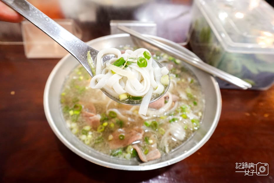 26武昌市場越南河內河粉招牌生牛肉河粉越式咖哩雞飯.jpg 26武昌市場越南河內河粉招牌生牛肉河粉越式咖哩雞飯.jpg