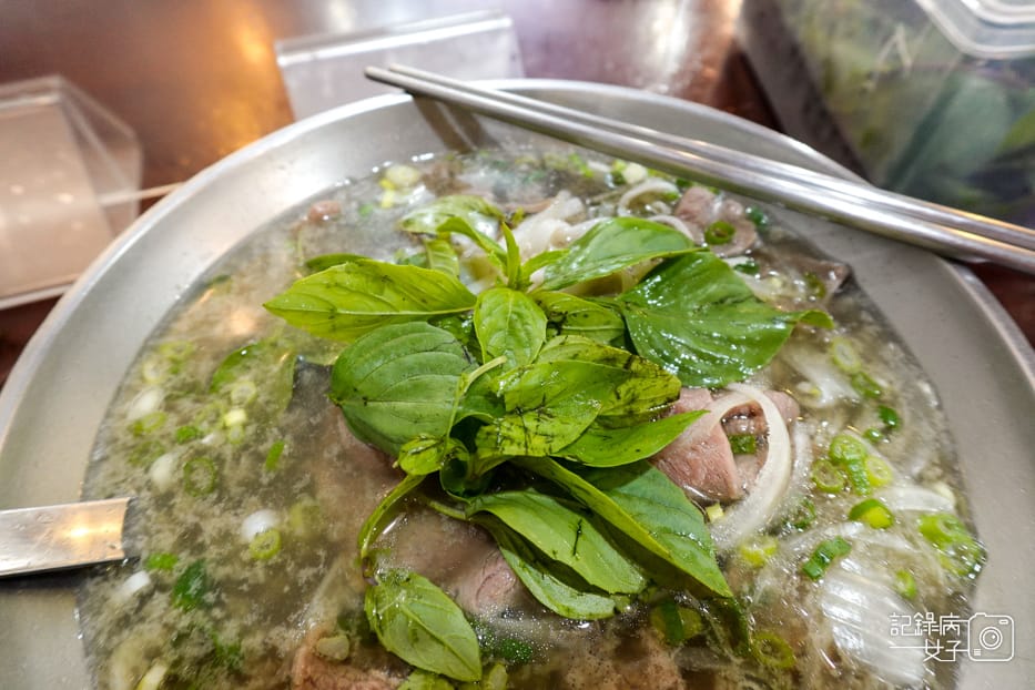 28武昌市場越南河內河粉招牌生牛肉河粉越式咖哩雞飯.jpg 28武昌市場越南河內河粉招牌生牛肉河粉越式咖哩雞飯.jpg