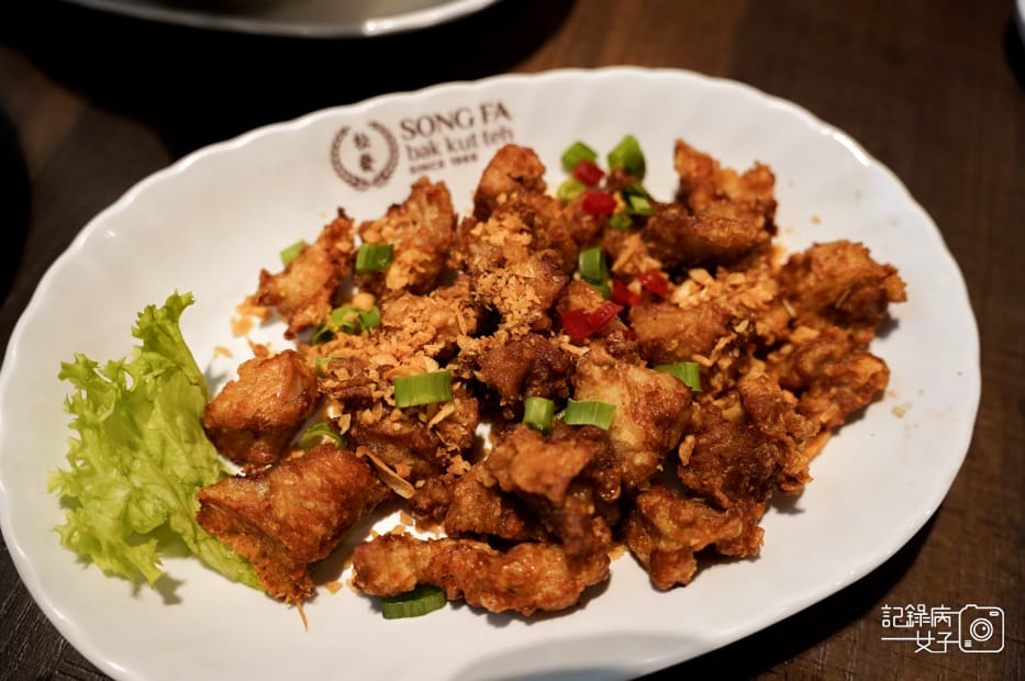 26新加坡松發肉骨茶蒜香炸鸡丁 Fragrant Garlic Fried Chicken.jpg