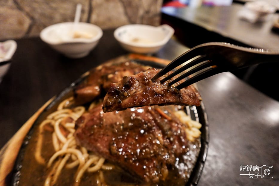 28大龍街夜市美食大牛牛排館便宜自助吧吃到飽牛排雞腿排鐵板麵.jpg