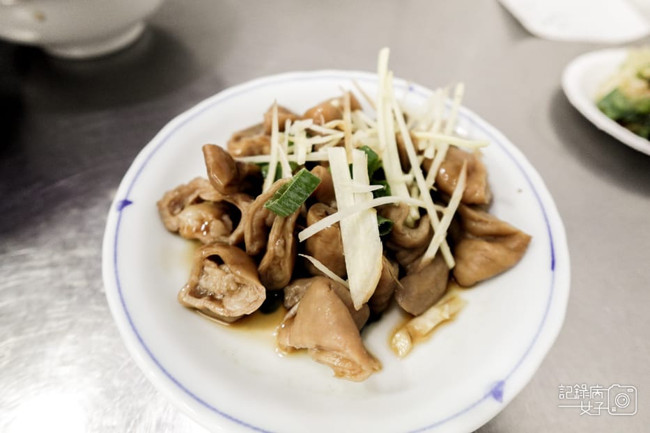 42信義區老邱牛肉麵豆漿紅茶喝到飽大腸滷味.jpg 42信義區老邱牛肉麵豆漿紅茶喝到飽大腸滷味.jpg