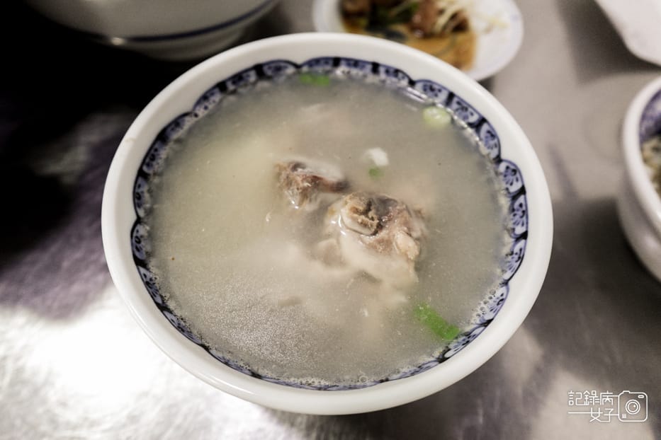 43信義區老邱牛肉麵豆漿紅茶喝到飽大腸滷味.jpg 43信義區老邱牛肉麵豆漿紅茶喝到飽大腸滷味.jpg