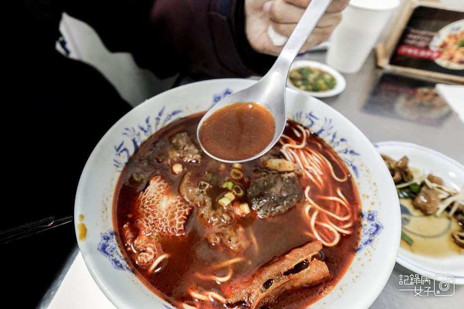 32信義區老邱牛肉麵麻辣牛三寶豆漿喝到飽.jpg 32信義區老邱牛肉麵麻辣牛三寶豆漿喝到飽.jpg